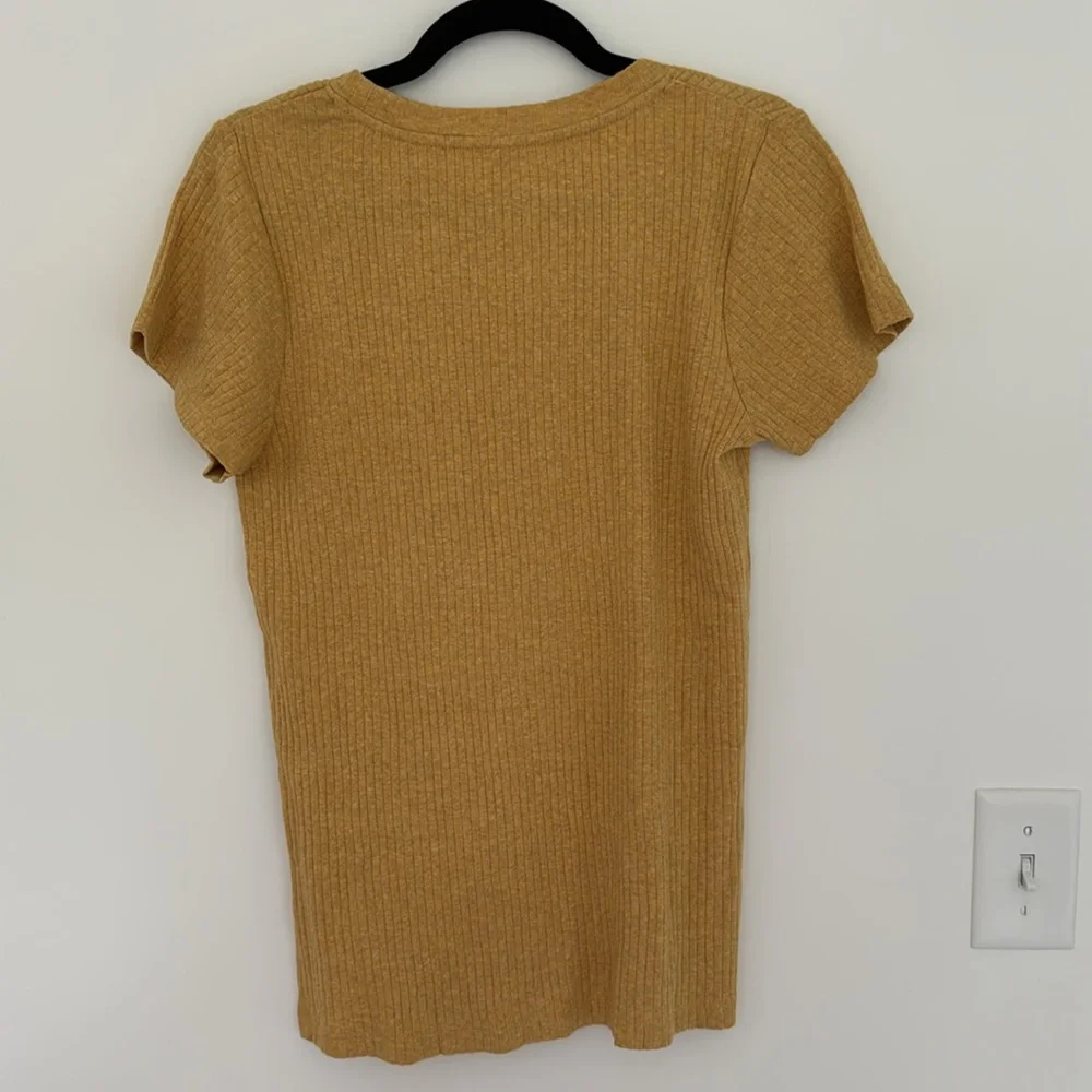 Kate Quinn Women's Ribbed Fitted Short Sleeve Tee, Mustard - Size S - Picture 5 of 6